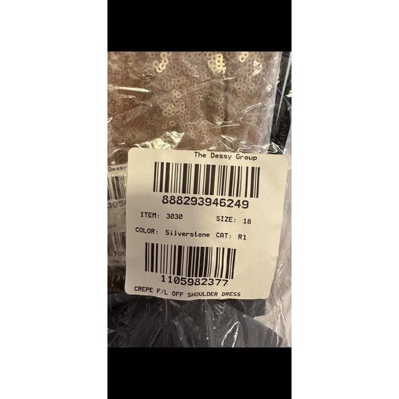 DESSY 3030 CUFFED OFF-THE-SHOULDER TRUMPET GOWN Silverstone Blue Gray Sz 18 New - Picture 7 of 7